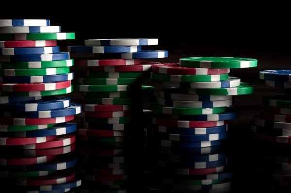 Багато фішки для покеру — стокове фото