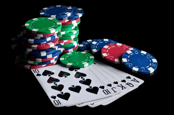 Королівські змивні і покерні чіпи — стокове фото