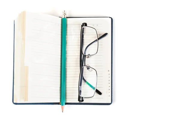 Cuaderno y gafas graduadas — Foto de Stock
