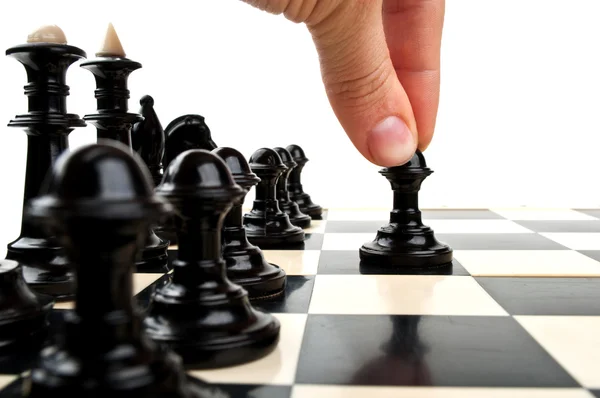 Mann spielt Schach — Stockfoto