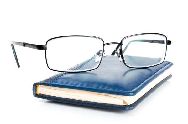 Niebieski notatnik i okulary — Zdjęcie stockowe