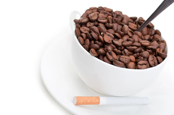 Taza de café y cigarrillos — Foto de Stock