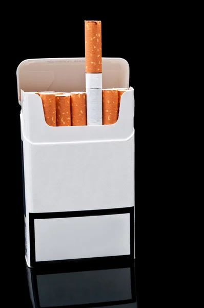Un paquete de cigarrillos —  Fotos de Stock