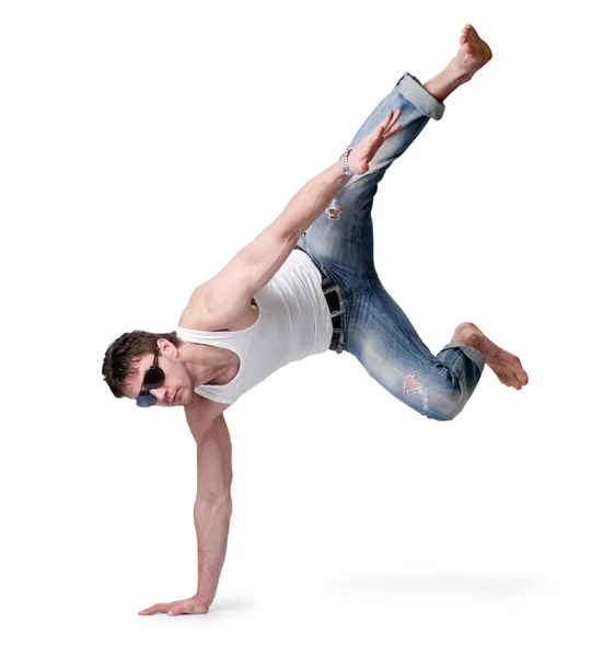 Ung man i jeans hoppning — Stockfoto