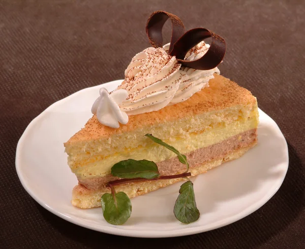 Udział ciasto z warstwy kremu — Zdjęcie stockowe