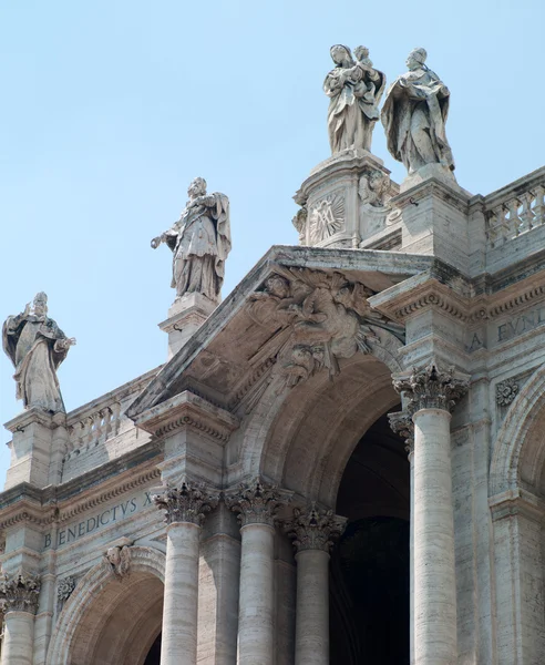在罗马的拱古董雕像 — 图库照片