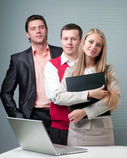 Two men and woman working with a computer — Stock Photo, Image