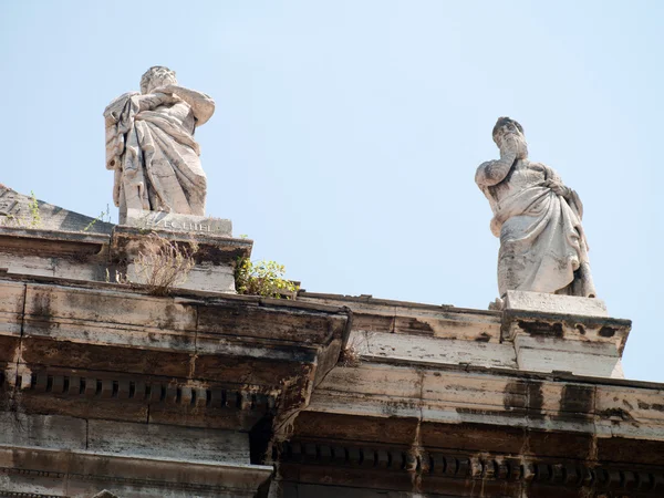 Arch antikke statuer i Rom - Stock-foto