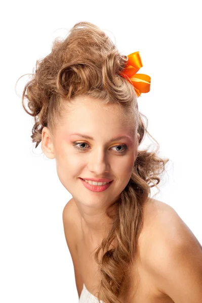 Şık bir saç modeli ile güzel kız — Stok fotoğraf