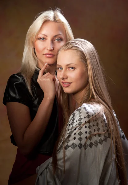 Twee mooie vrouwen — Stockfoto