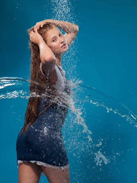 Kobieta i kropli wody — Zdjęcie stockowe