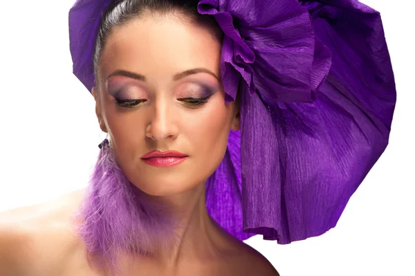 Retrato de una mujer con sombrero púrpura —  Fotos de Stock