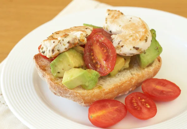Tasty avocado, tomato and chicken bruschetta — Stock Photo, Image