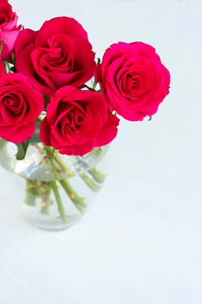 Bunch of pink roses in a vase — Stock Photo, Image