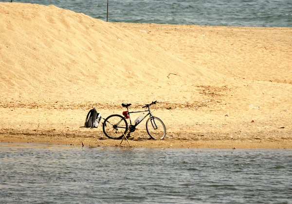 Bicicleta en la pla — Fotografia de Stock