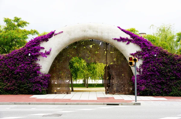 Puerta al jardín — Stock Photo, Image