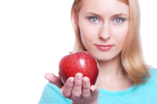 Flickan med ett rött äpple — Stockfoto