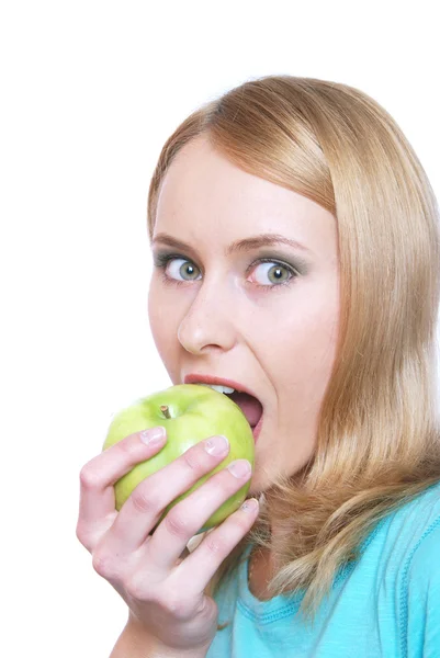 Tjej o biter ett äpple — Stockfoto