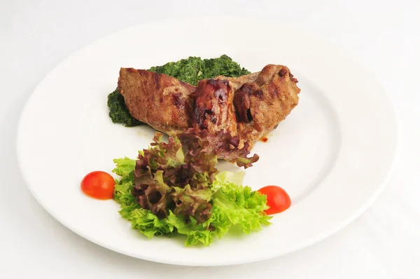 Stekt kött med en garnering — Stockfoto