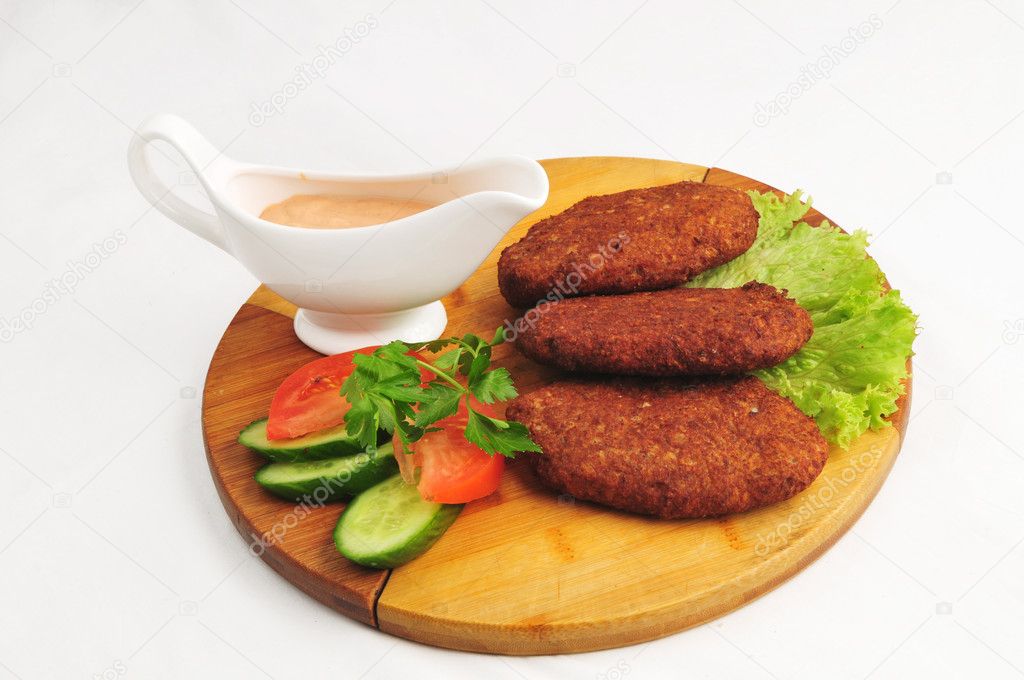 Cutlets with fresh vegetables and with sauce