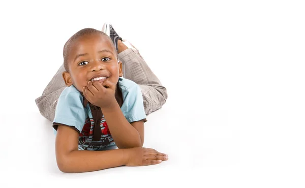 Schattig 3 jaar oude zwarte of Afro-Amerikaanse jongen — Stockfoto