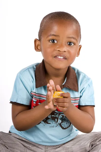 Adorable garçon noir ou afro-américain de 3 ans — Photo