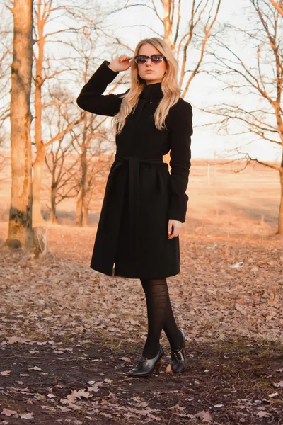 Blond jong vrouw — Stockfoto