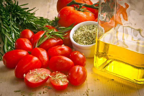 Tomate e ervas — Fotografia de Stock