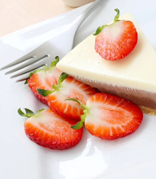 Cake and strawberry — Stock Photo, Image