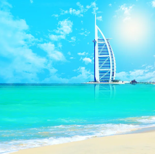 Burj al arab hotel op jumeirah beach in dubai — Stockfoto
