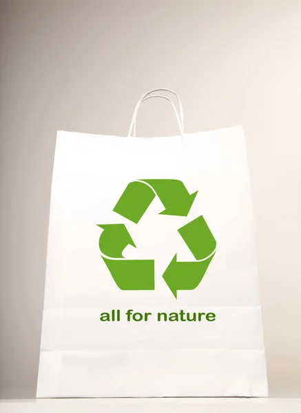 Recyklované symbol na nákupní taška — Stock fotografie