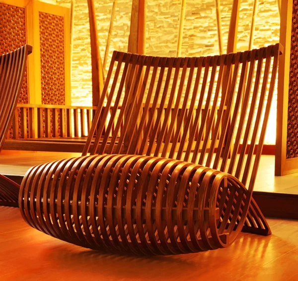 Drewniane krzesło zaprojektowane nowoczesne — Zdjęcie stockowe