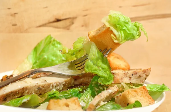 Tavuklu Sezar salata — Stok fotoğraf