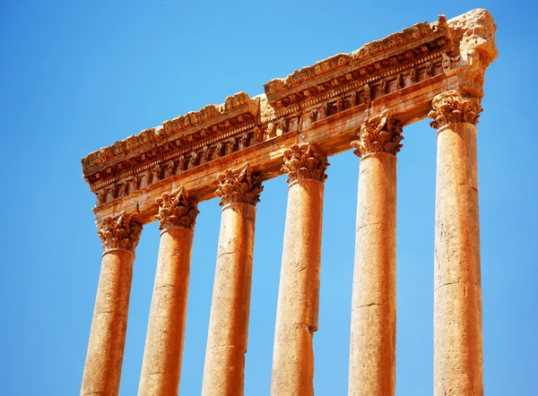 Templo de Júpiter sobre o céu azul, Baalbek, Líbano — Fotografia de Stock