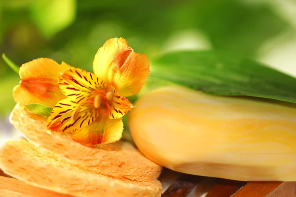 Soap with lily — Stock Photo, Image