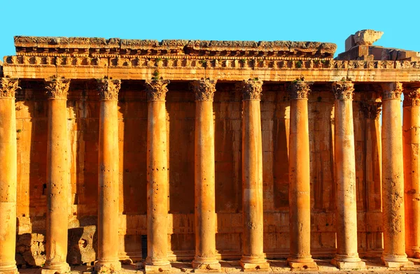 Jupiters tempel over blauwe hemel, baalbek, Libanon — Stockfoto