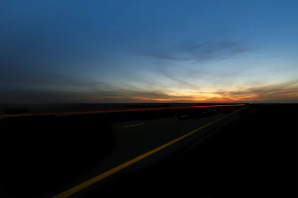Ночная дорога — стоковое фото