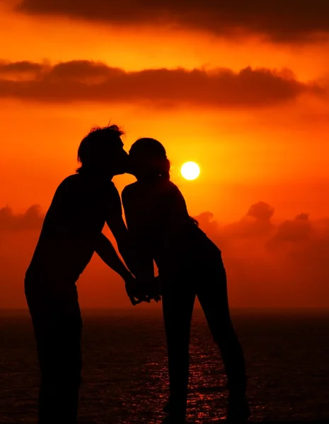 Bacio romantico — Foto Stock