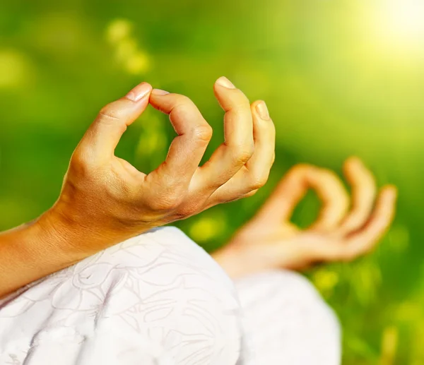 Yoga meditazione all'aperto — Foto Stock