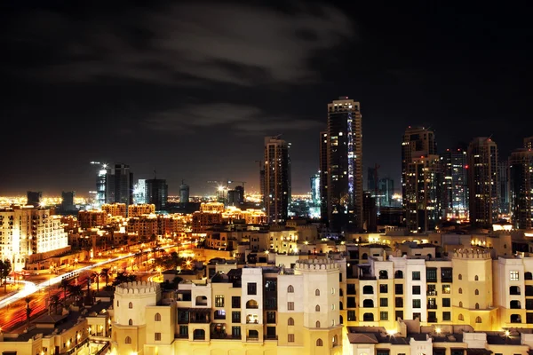Stad bij nacht — Stockfoto
