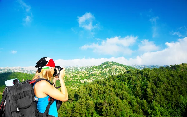 Tourist tjej tar bilder — Stockfoto