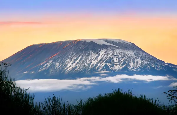 Soluppgång på mount kilimanjaro — Stockfoto