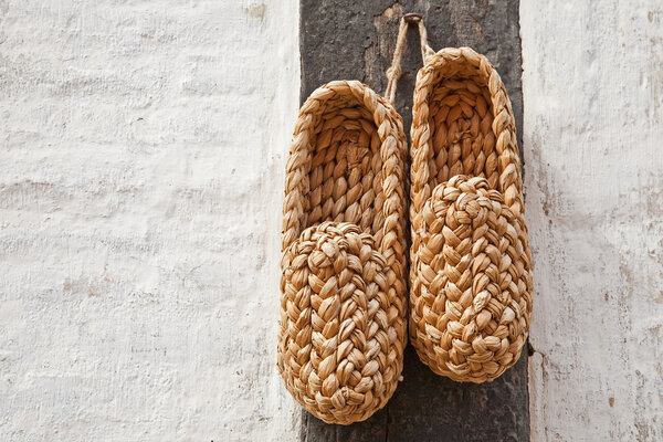 Straw shoes