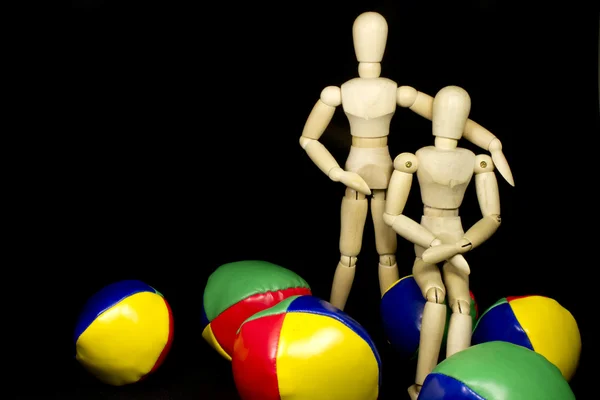 Humanoid couple hugging with juggling balls in bright colors — Stock Photo, Image