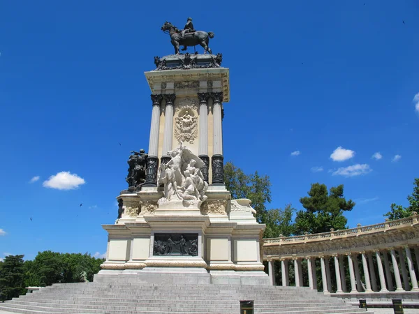 Alfonso xii, retiro park madrid Spanyolországban szobra — Stock Fotó
