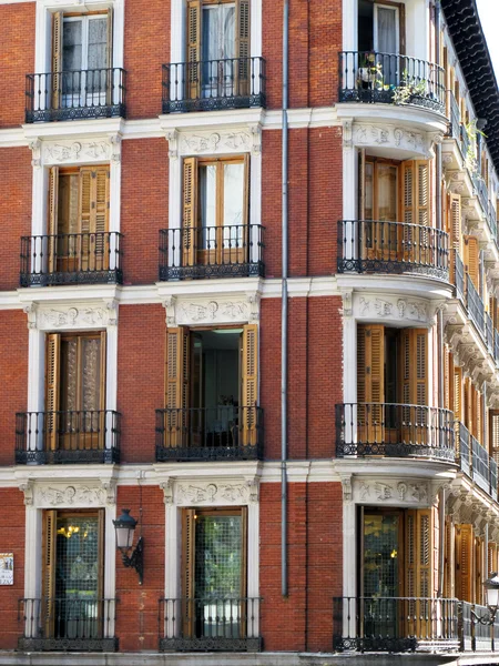 Τυπικό σπίτι στο κέντρο της Μαδρίτης Ισπανίας — Φωτογραφία Αρχείου