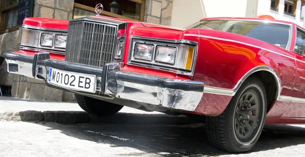 Μαδρίτη - 3 Ιουλ: συνάντηση συμπραττόντων παλιά κλασικά αυτοκίνητα ξενοδοχεία που έχω "δει", μοντέλο — Φωτογραφία Αρχείου