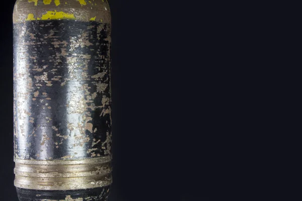 Granatkastare bomb makro svarta och gula mycket gamla och rostiga — Stockfoto