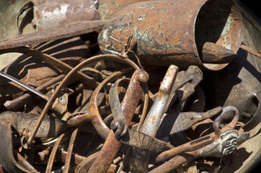 Birçok eski şeyler Rusted