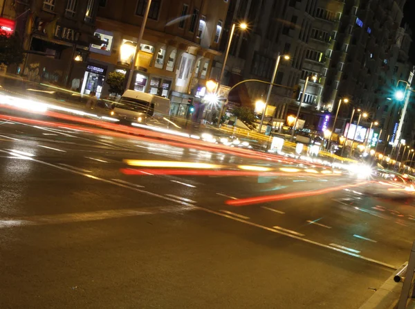Znane i typowe ulicy gran via w Madrycie, w nocy — Zdjęcie stockowe